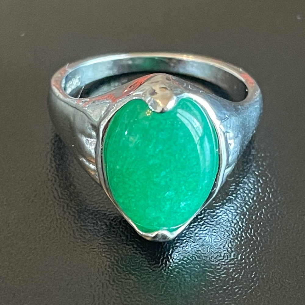 Elegant green jade stone silver ring